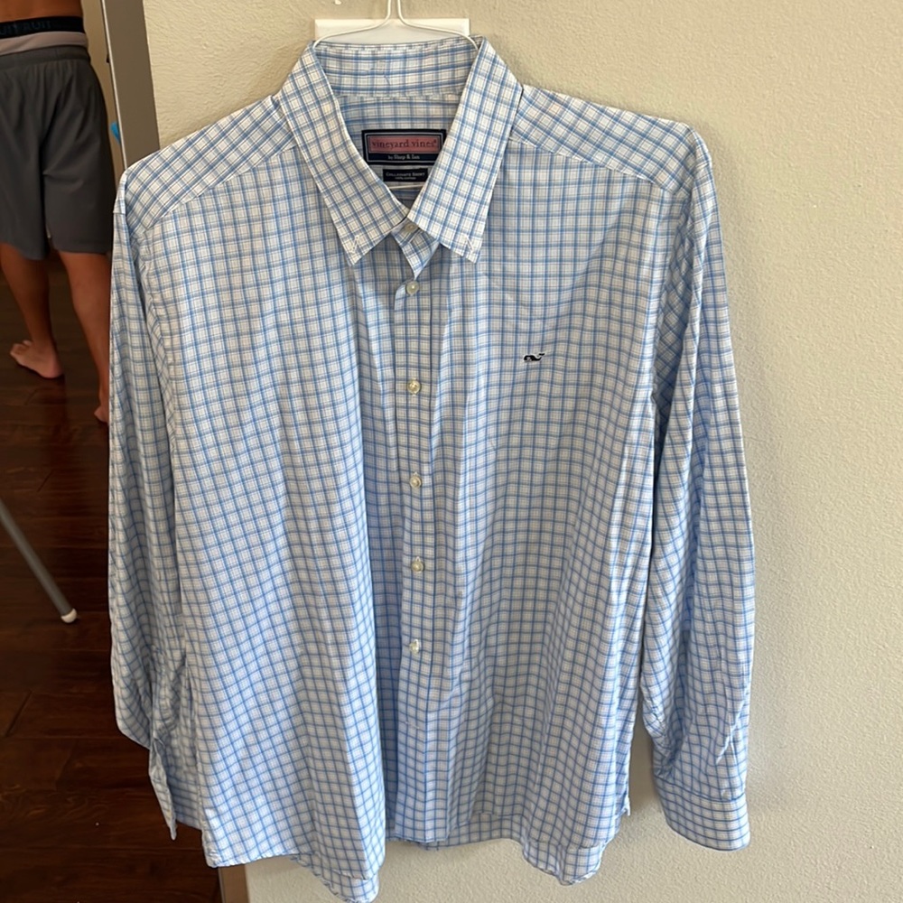 Vineyard vines dress shirt. Like new, only worn once! Professionally cleaned!